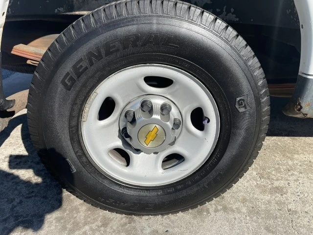 2010 Chevrolet Express - Image 15 of 21