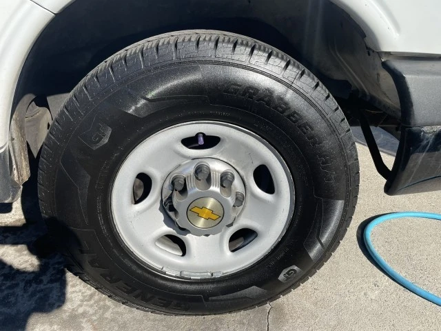 2010 Chevrolet Express - Image 17 of 21