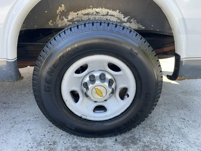 2010 Chevrolet Express - Image 13 of 21