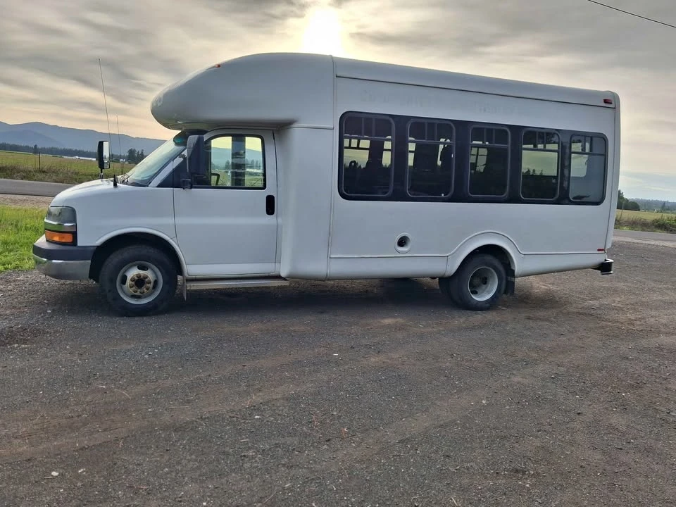 2010 Chevrolet Express - Image 2 of 7