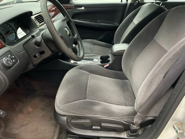 2010 Chevrolet Impala 9th Gen - Image 23 of 31