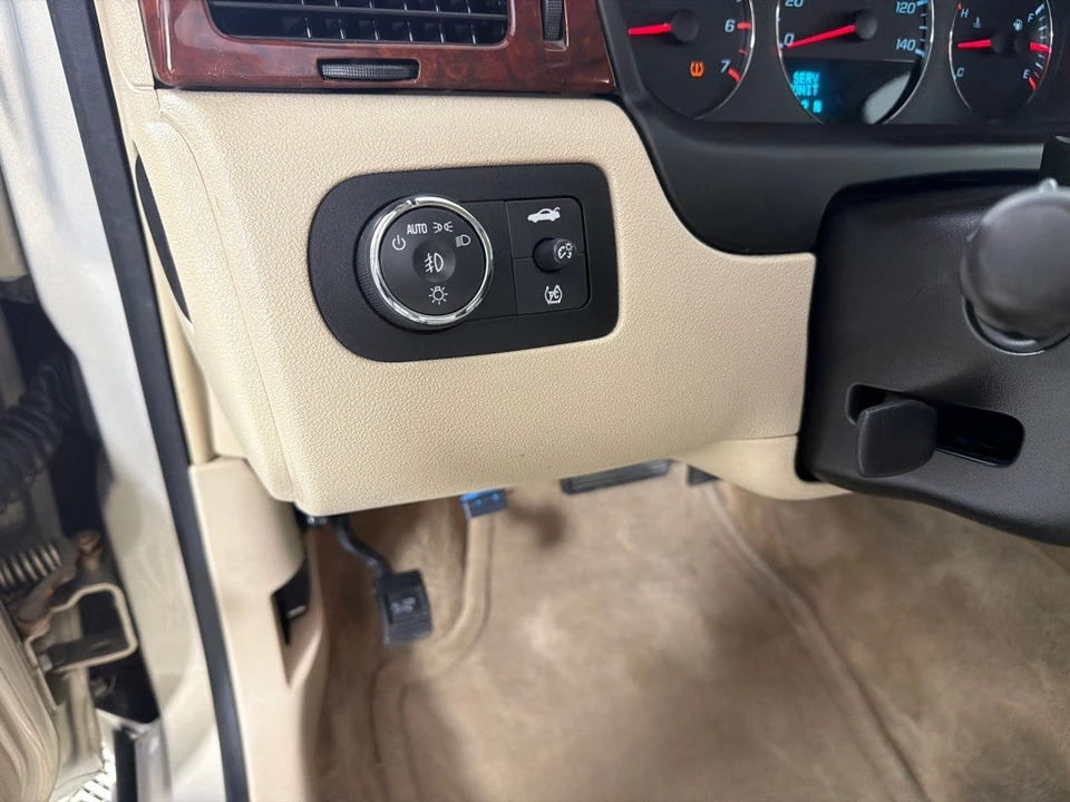 2010 Chevrolet Impala 9th Gen - Image 13 of 23