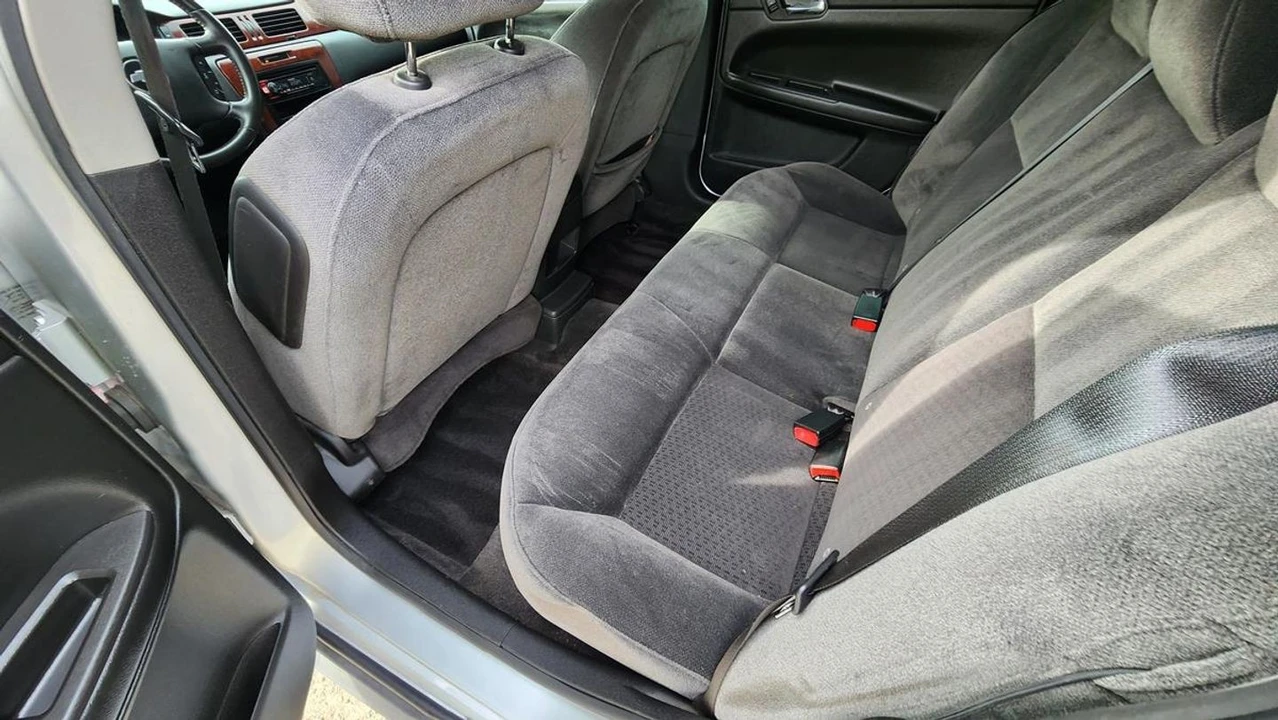 2010 Chevrolet Impala 9th Gen - Image 16 of 29