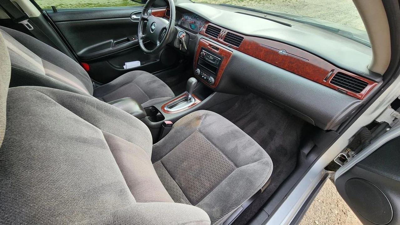 2010 Chevrolet Impala 9th Gen - Image 10 of 29