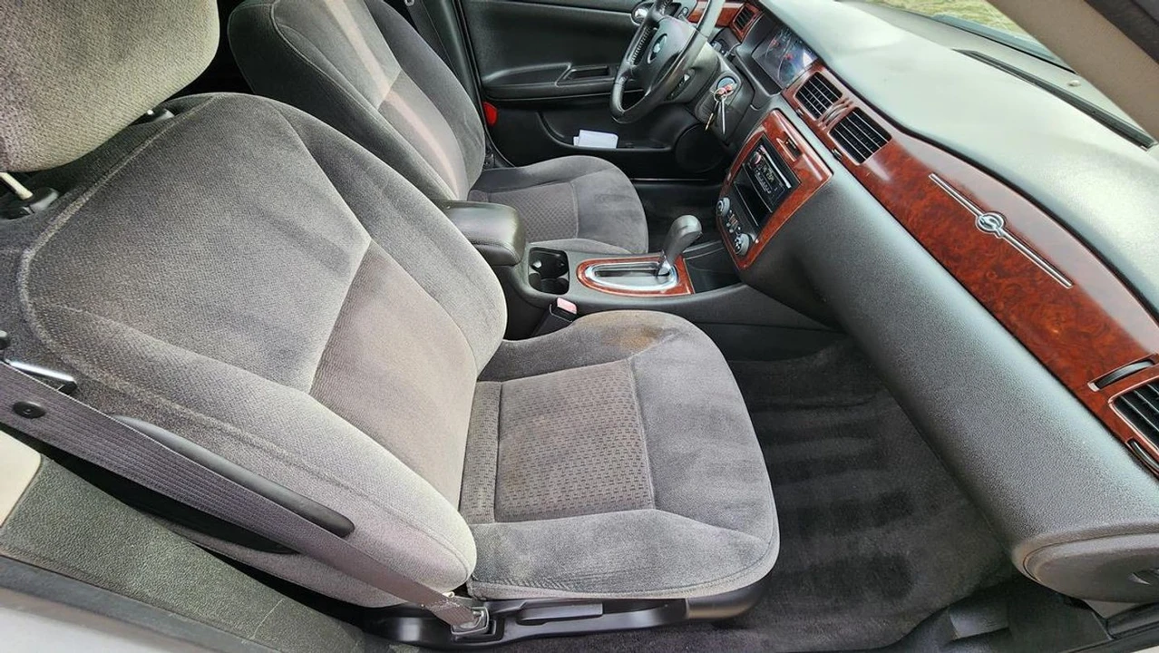2010 Chevrolet Impala 9th Gen - Image 15 of 29