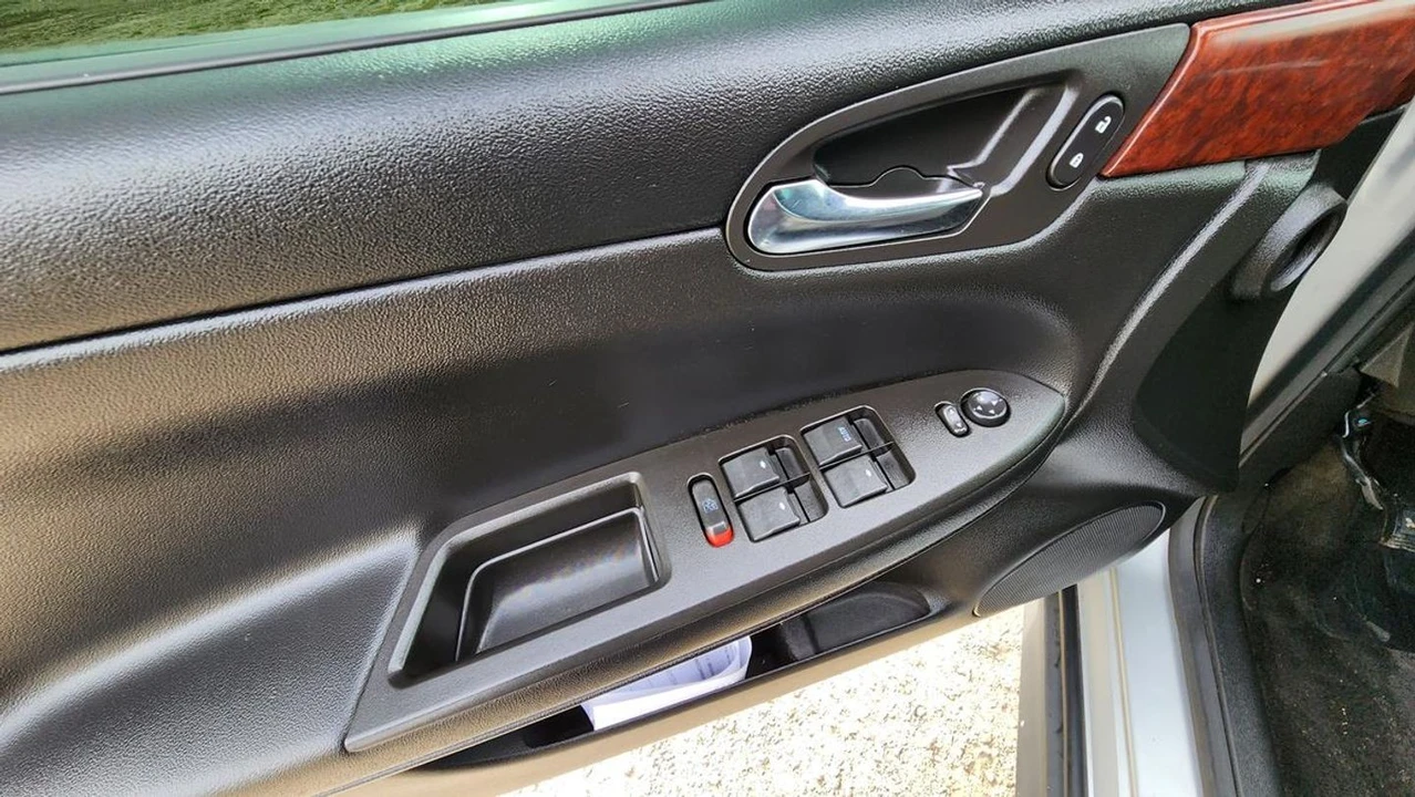 2010 Chevrolet Impala 9th Gen - Image 21 of 29