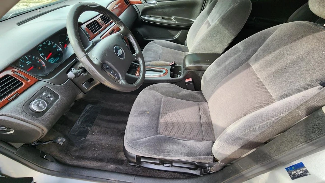 2010 Chevrolet Impala 9th Gen - Image 14 of 29