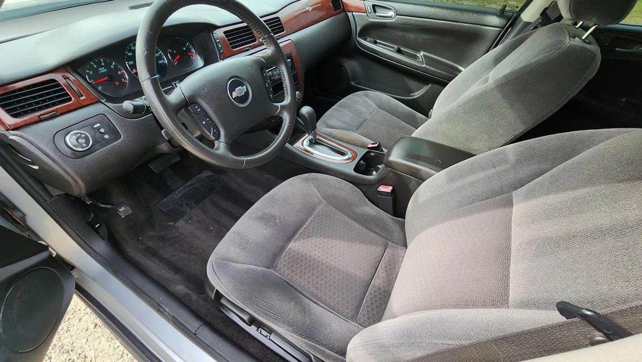 2010 Chevrolet Impala 9th Gen - Image 9 of 29