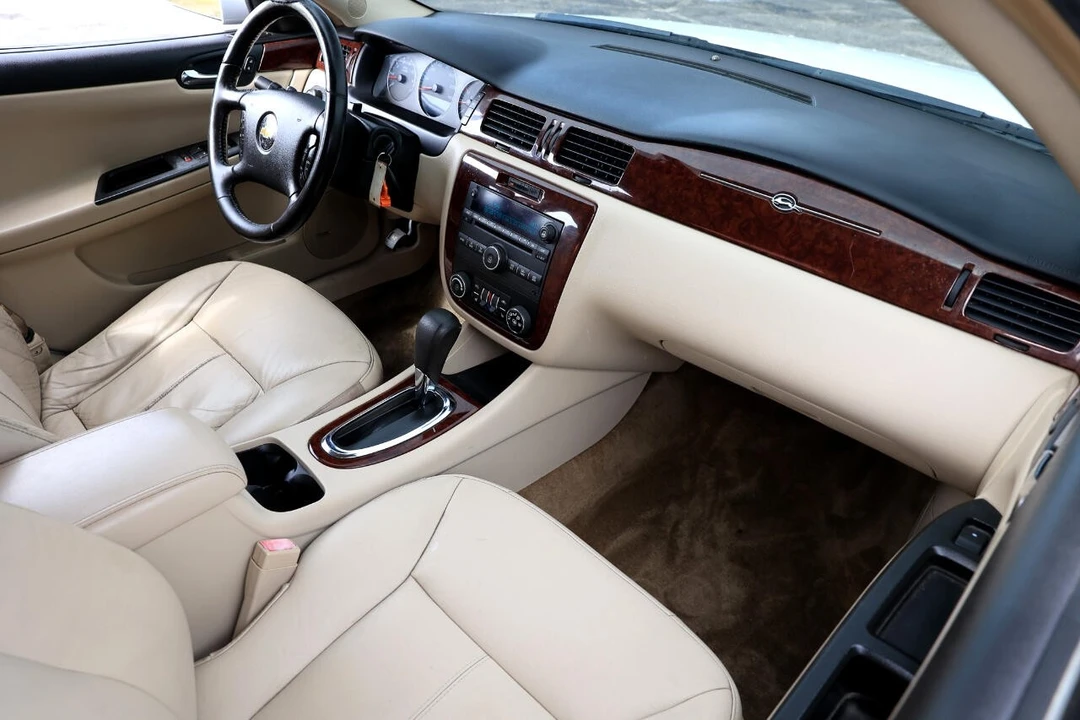 2010 Chevrolet Impala 9th Gen - Image 16 of 21