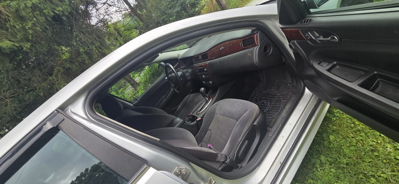 2010 Chevrolet Impala 9th Gen - Image 3 of 12