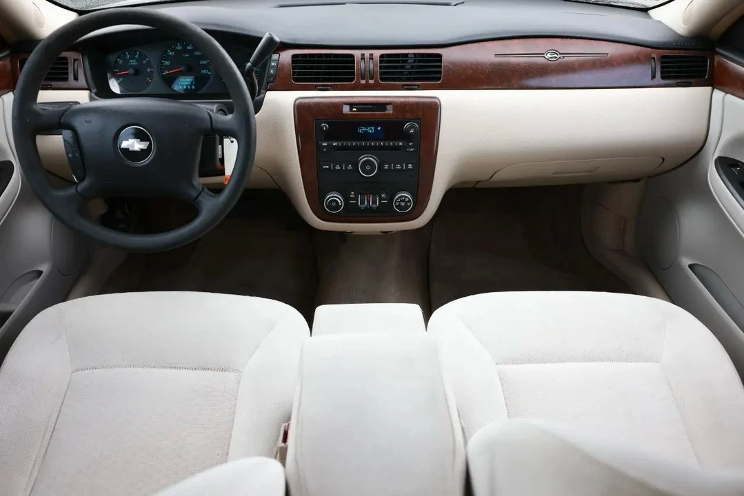 2010 Chevrolet Impala 8th Gen - Image 2 of 12