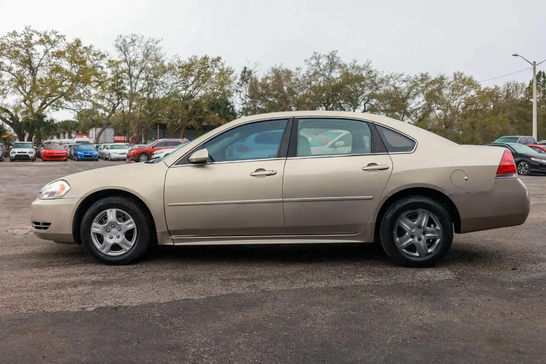 2010 Chevrolet Impala 8th Gen - Image 3 of 12