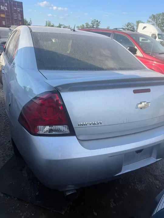 2010 Chevrolet Impala 9th Gen - Image 5 of 9