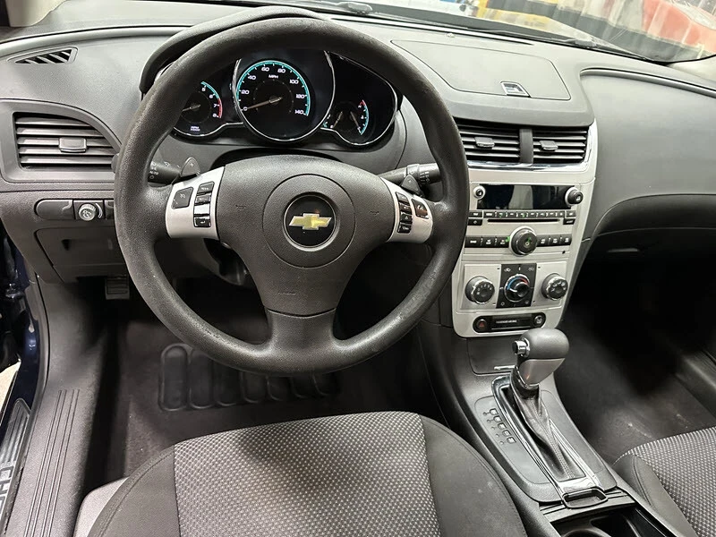 2010 Chevrolet Malibu - Image 8 of 12