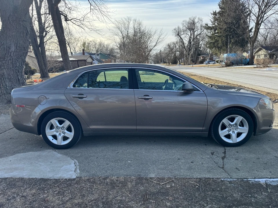 2010 Chevrolet Malibu - Image 4 of 14