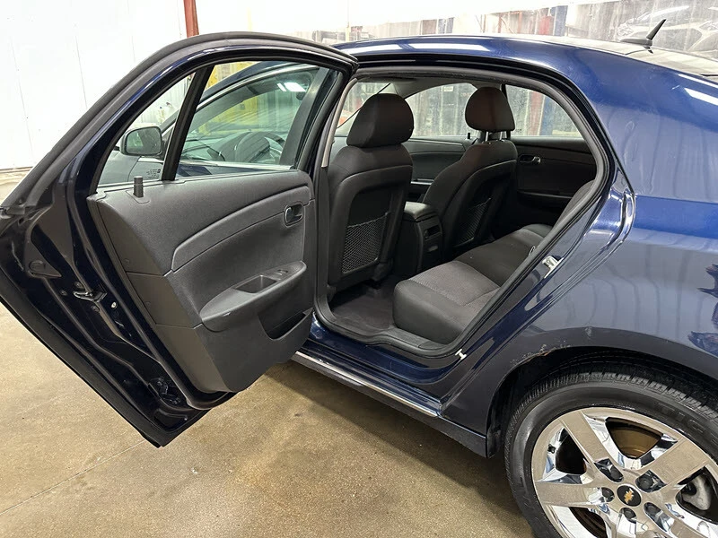 2010 Chevrolet Malibu - Image 11 of 21