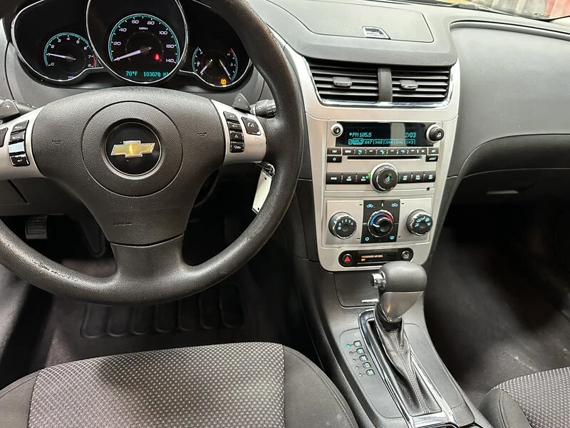 2010 Chevrolet Malibu - Image 9 of 21
