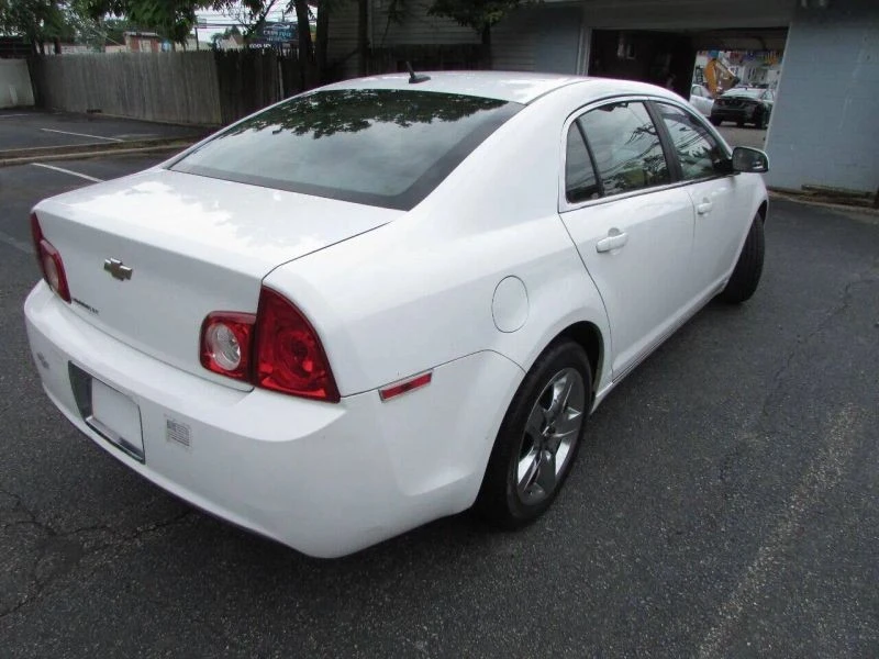 2010 Chevrolet Malibu - Image 9 of 12