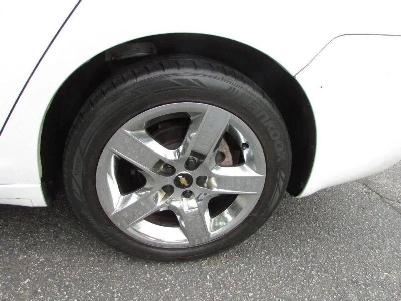 2010 Chevrolet Malibu - Image 10 of 12