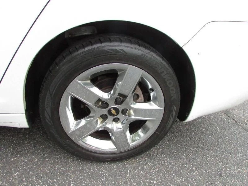 2010 Chevrolet Malibu - Image 11 of 12