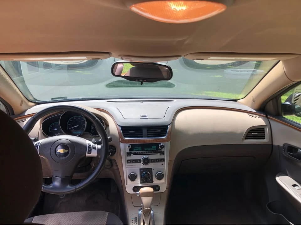 2010 Chevrolet Malibu - Image 11 of 13