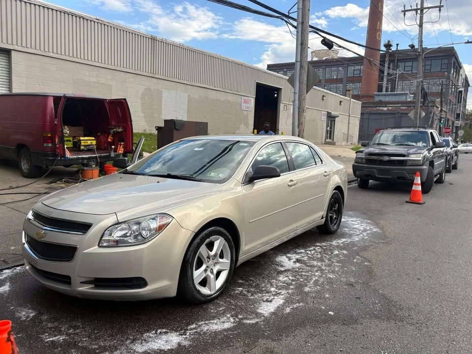 2010 Chevrolet Malibu - Image 3 of 11