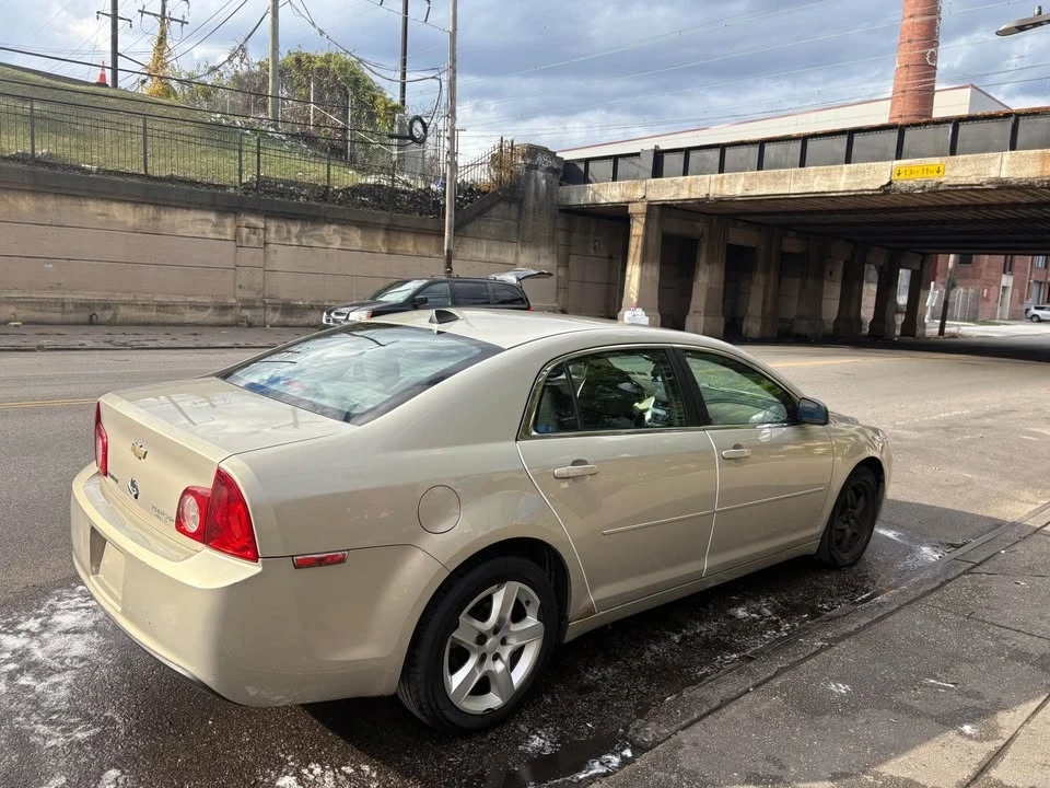 2010 Chevrolet Malibu - Image 6 of 11