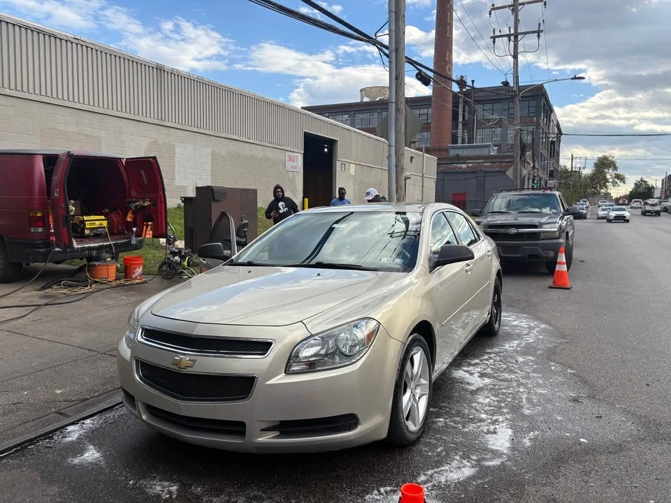 2010 Chevrolet Malibu - Image 2 of 11