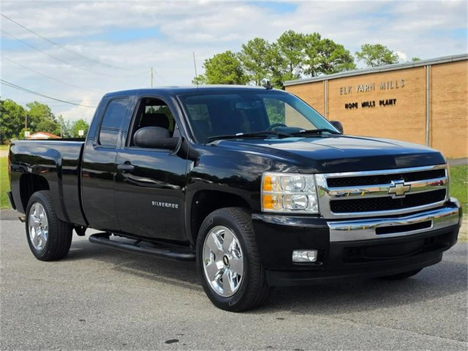 2010 Chevrolet Silverado 2nd Gen - Image 5 of 31