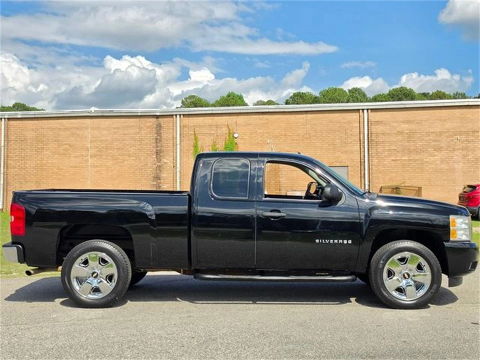 2010 Chevrolet Silverado 2nd Gen - Image 6 of 31