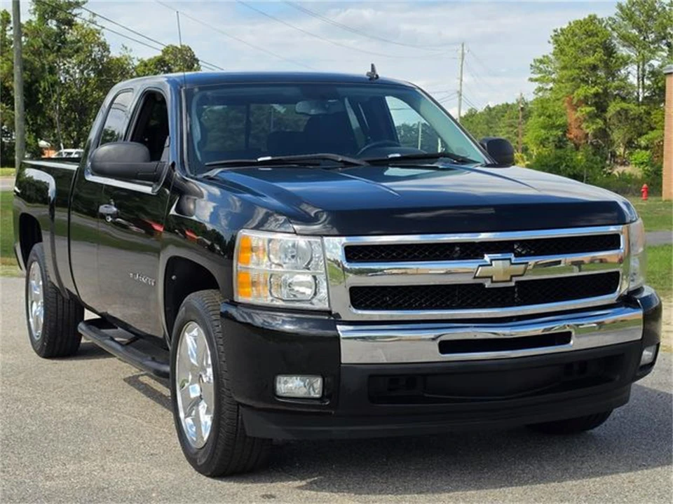 2010 Chevrolet Silverado 2nd Gen - Image 4 of 31