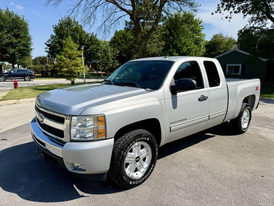 2010 Chevrolet Silverado 2nd Gen - Image 2 of 25