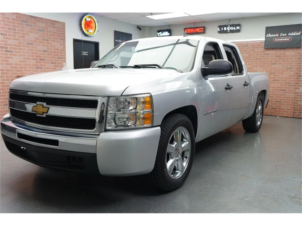 2010 Chevrolet Silverado 2nd Gen - Image 2 of 31