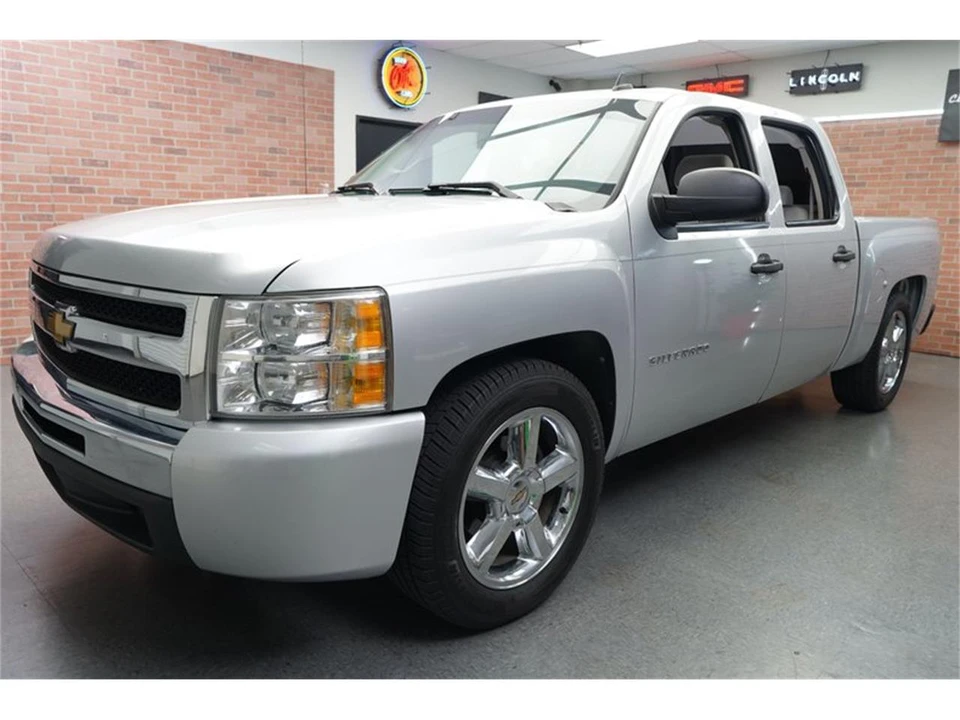 2010 Chevrolet Silverado 2nd Gen - Image 3 of 31