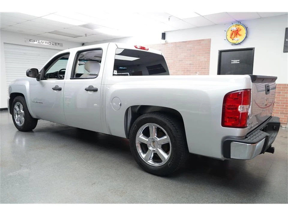 2010 Chevrolet Silverado 2nd Gen - Image 5 of 31