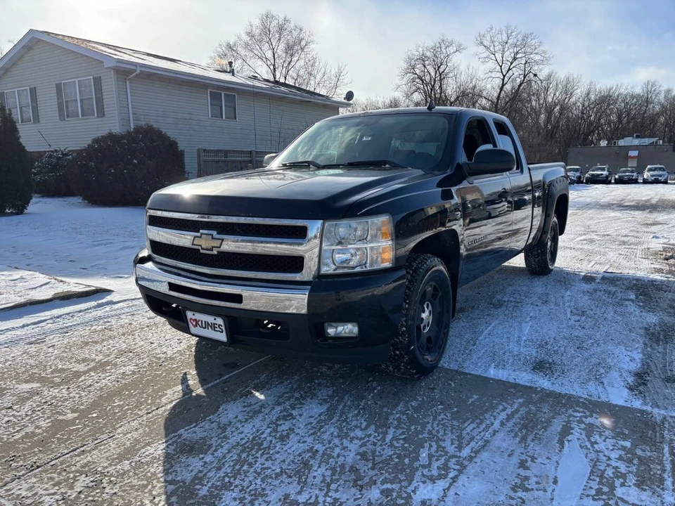 2010 Chevrolet Silverado 2nd Gen - Image 3 of 15
