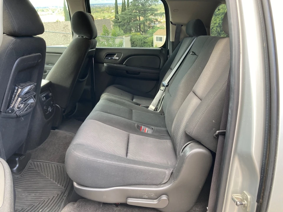 2010 Chevrolet Suburban 10th Gen - Image 14 of 21