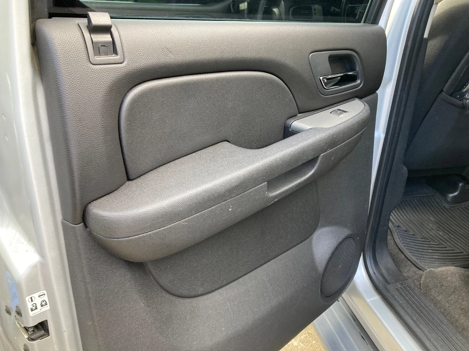 2010 Chevrolet Suburban 10th Gen - Image 16 of 21