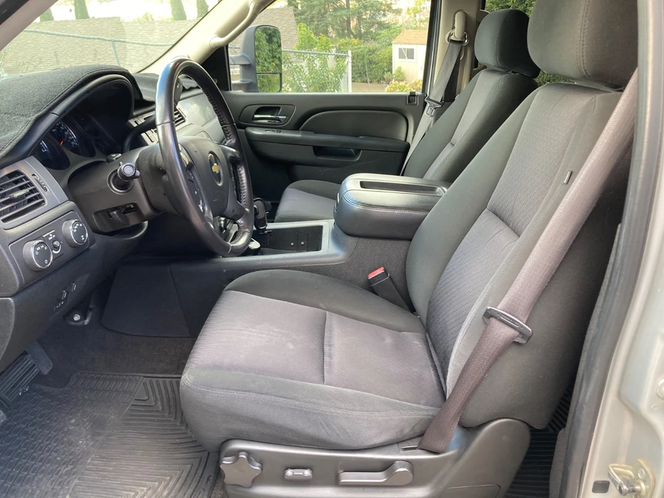 2010 Chevrolet Suburban 10th Gen - Image 12 of 21