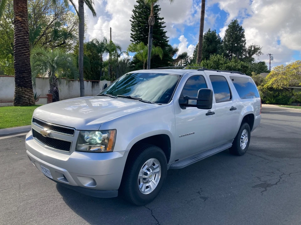 2010 Chevrolet Suburban 10th Gen - Image 2 of 21