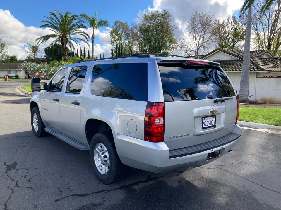 2010 Chevrolet Suburban 10th Gen - Image 3 of 21