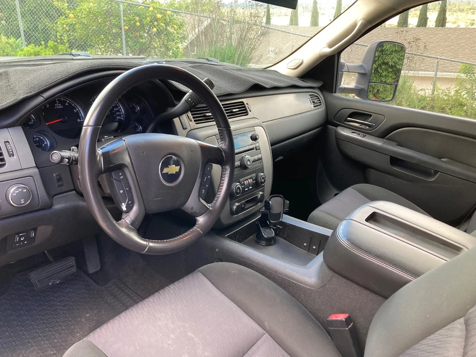 2010 Chevrolet Suburban 10th Gen - Image 11 of 21