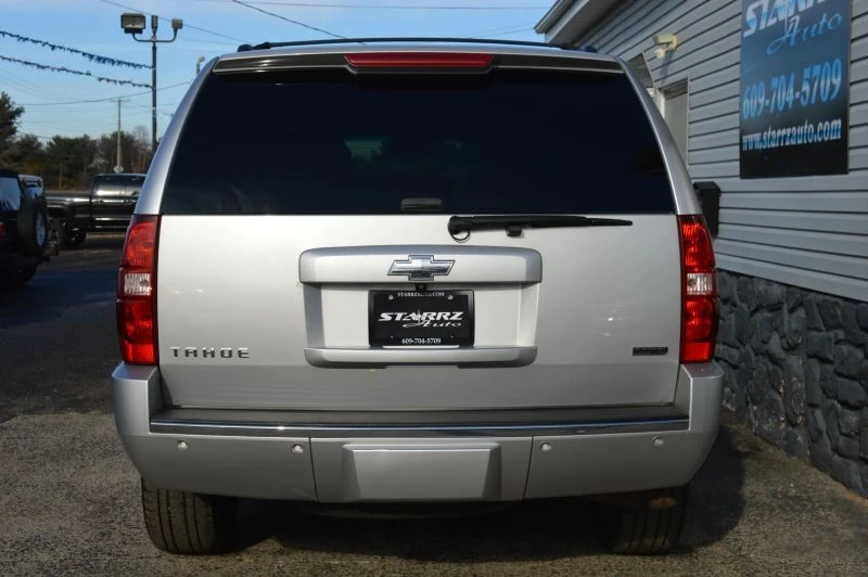 2010 Chevrolet Tahoe 3rd Gen - Image 4 of 12