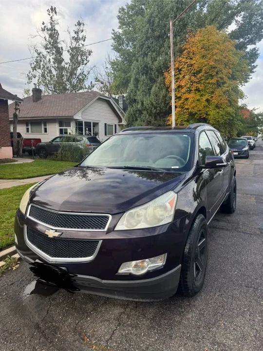 2010 Chevrolet Traverse - Image 2 of 7