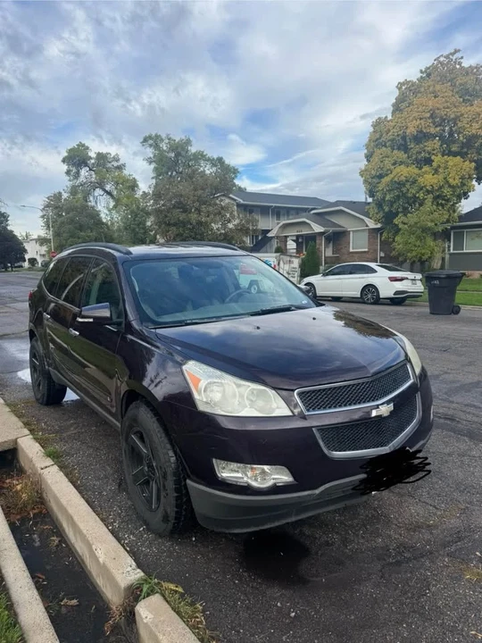 2010 Chevrolet Traverse - Image 3 of 7