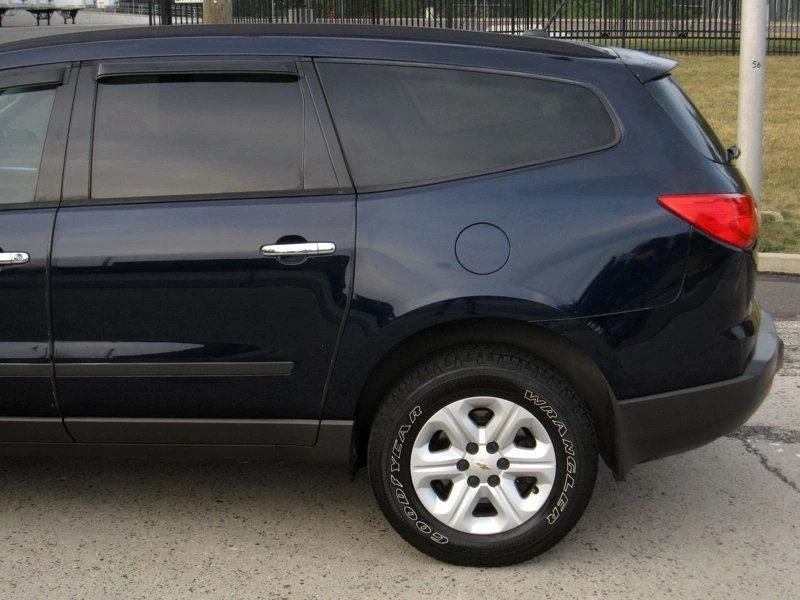 2010 Chevrolet Traverse - Image 11 of 12