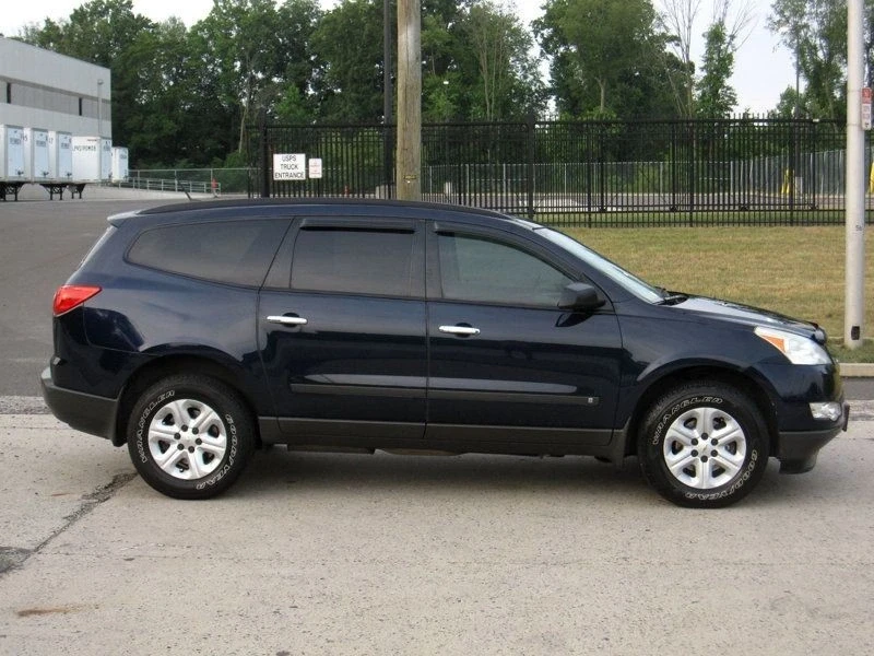 2010 Chevrolet Traverse - Image 6 of 12