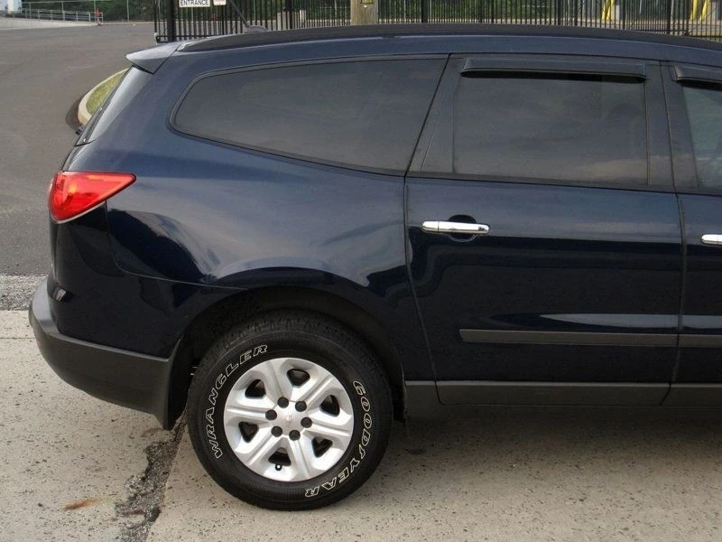 2010 Chevrolet Traverse - Image 8 of 12