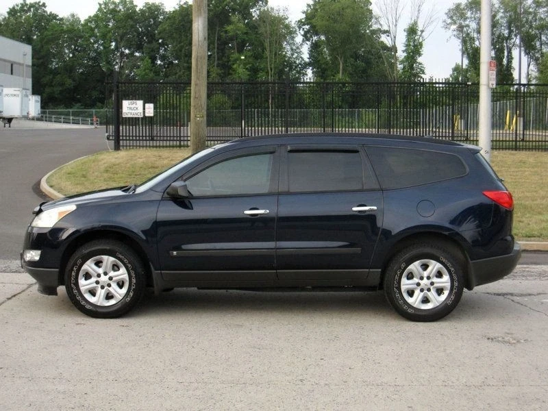 2010 Chevrolet Traverse - Image 9 of 12