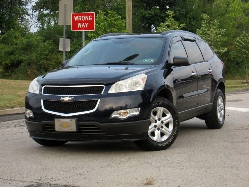2010 Chevrolet Traverse - Image 3 of 12